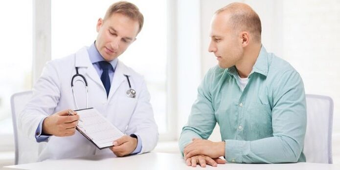 médecin prescrit des médicaments pour la prostatite